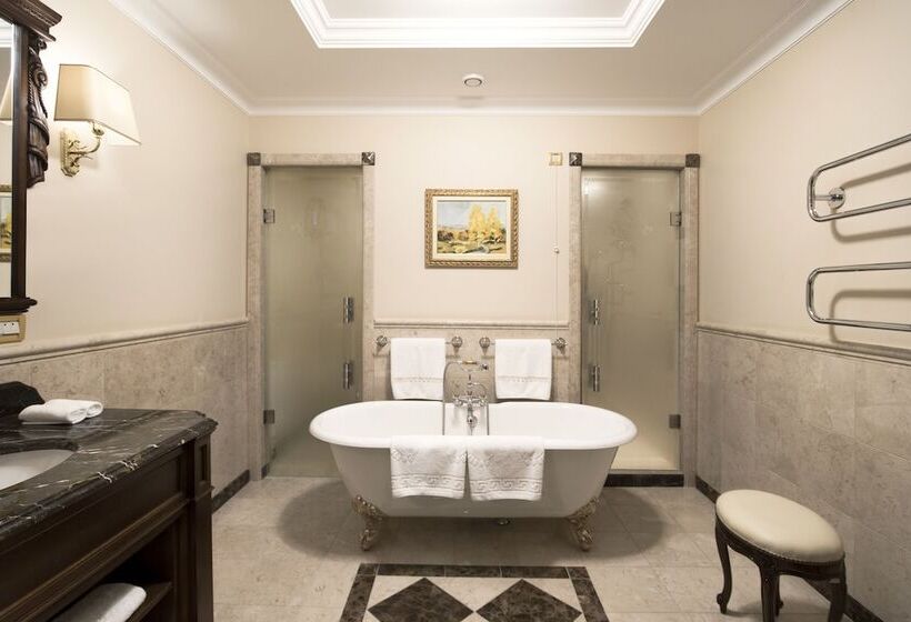 سوییت جونیور, Nobil Luxury Boutique