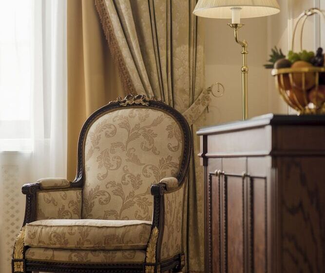 سوییت جونیور, Nobil Luxury Boutique