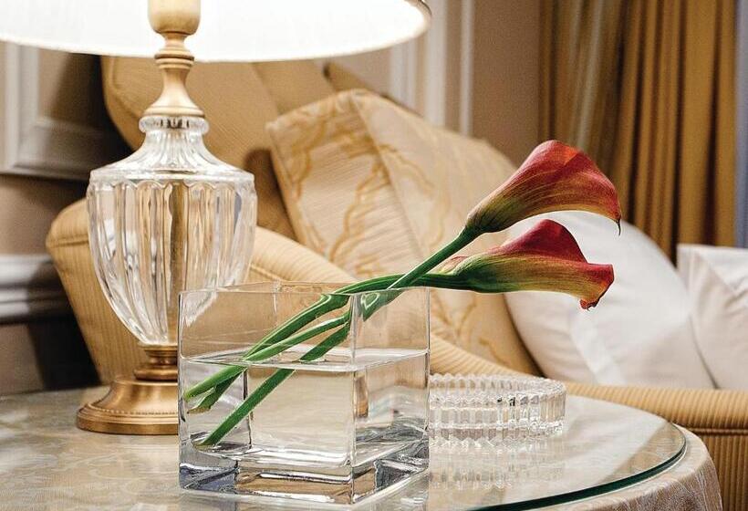 سوییت جونیور, Nobil Luxury Boutique