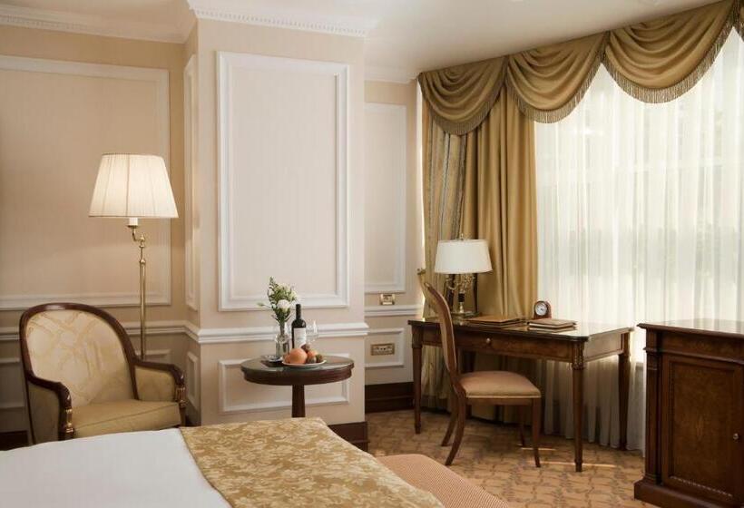 اتاق لوکس, Nobil Luxury Boutique
