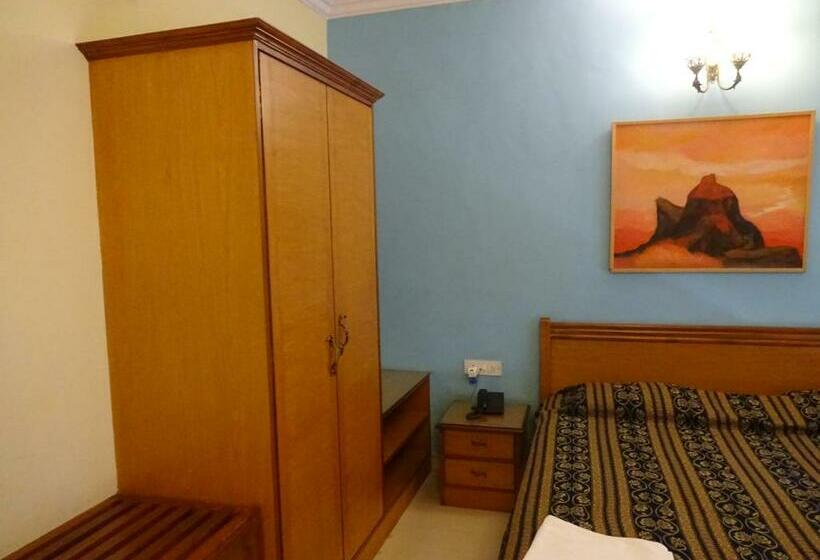 اتاق لوکس, Renzo's Inn