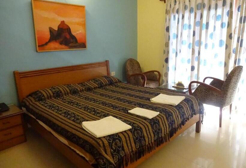 اتاق لوکس, Renzo's Inn