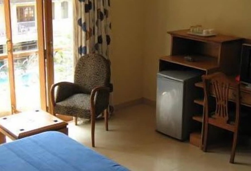اتاق لوکس, Renzo's Inn