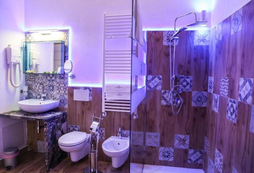 سوئیت با وان آب گرم, The Bridge Suites