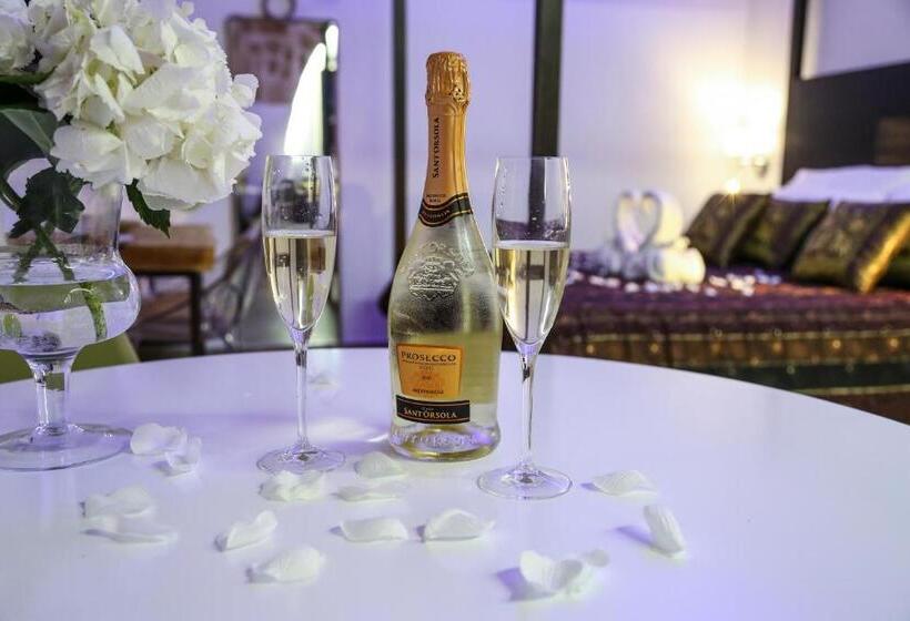 سوئیت با وان آب گرم, The Bridge Suites