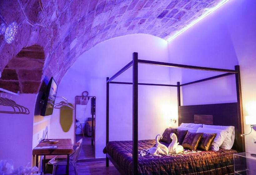 سوئیت با وان آب گرم, The Bridge Suites