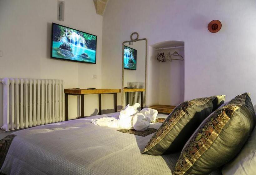 سوییت جونیور با بالکن, The Bridge Suites