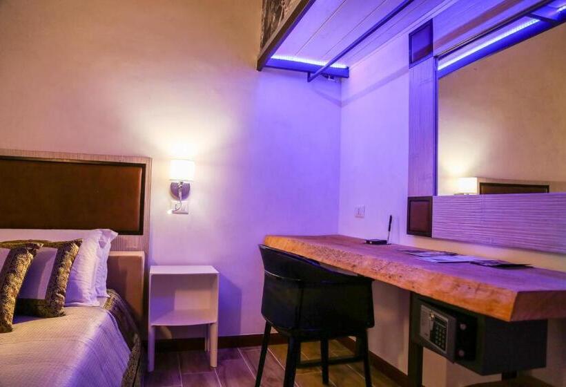 سوییت جونیور با بالکن, The Bridge Suites