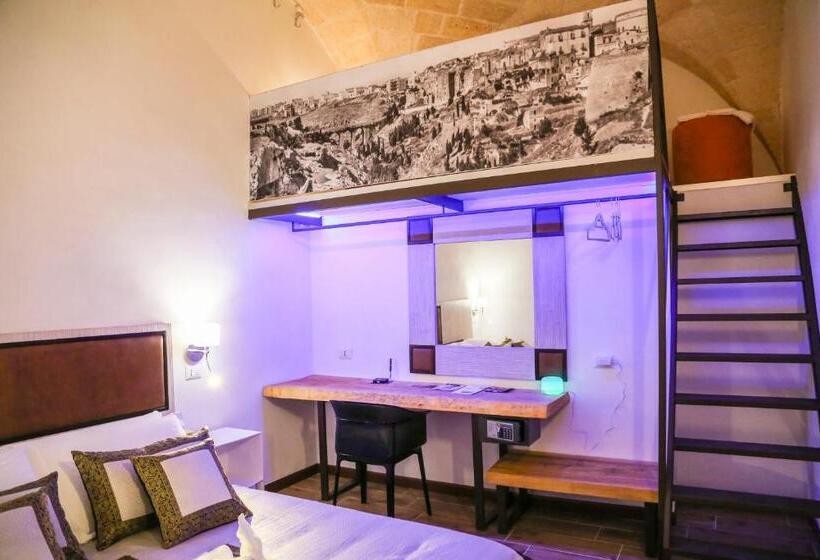سوییت جونیور با بالکن, The Bridge Suites