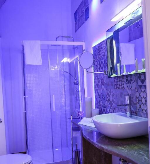 سوییت جونیور با بالکن, The Bridge Suites