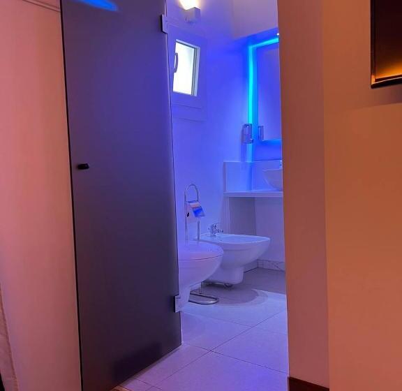 اتاق استاندارد, The Bridge Suites