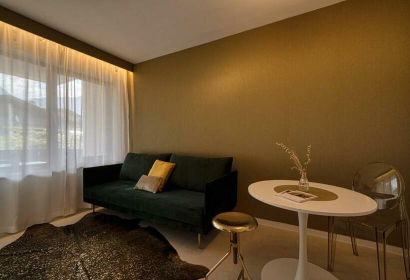 سوییت, Goldfinger + Suites
