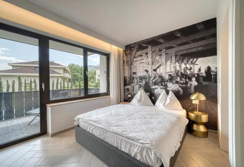 اتاق استاندارد, Goldfinger + Suites