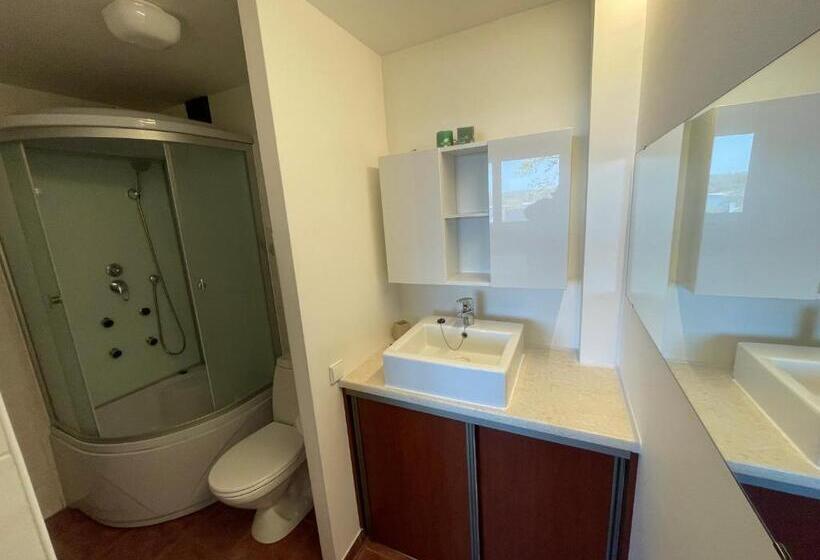 1 Bedroom Apartment Lake View, Central Place With Lake View