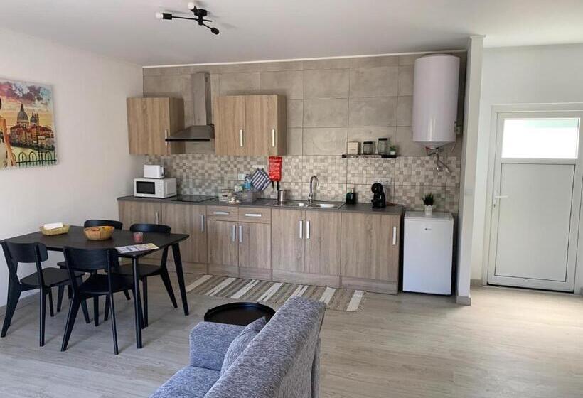 اتاق استاندارد, Adega Guest House