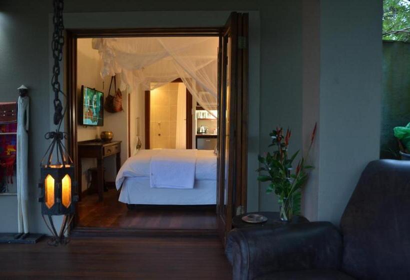 سوییت لوکس, Jakita S Guest House