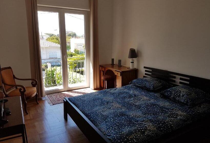带共用浴室的标准房间, Villa Calliste