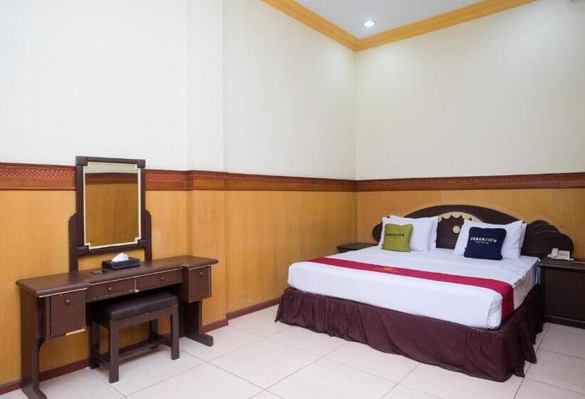 Номер Deluxe, Urbanview Hotel Dedy Jaya Brebes