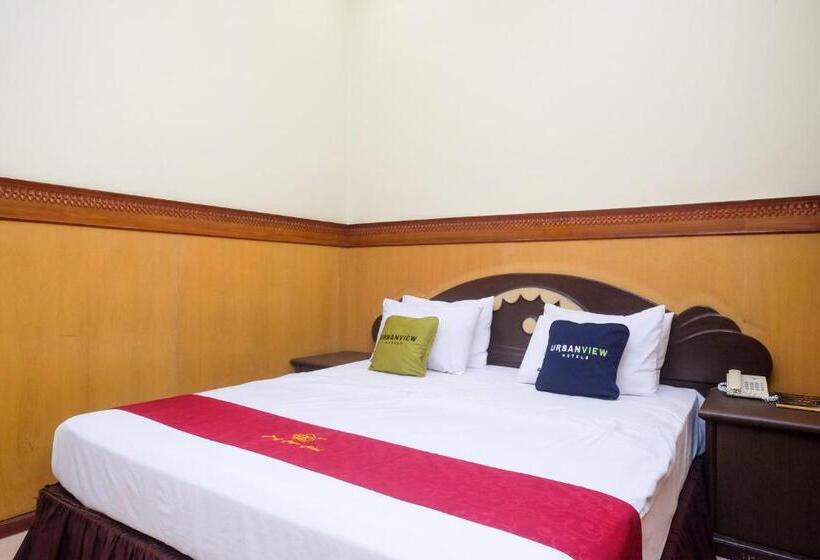 Номер Deluxe, Urbanview Hotel Dedy Jaya Brebes