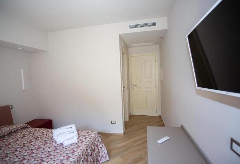 Номер Стандарт с Балконом, Odissea Residence E Rooms