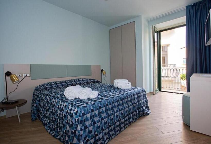 Четырехместный Номер Стандарт, Odissea Residence E Rooms