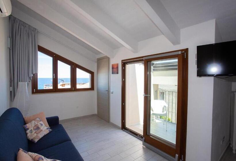 Апартаменты 1 Спальня Вид на Море, Odissea Residence E Rooms