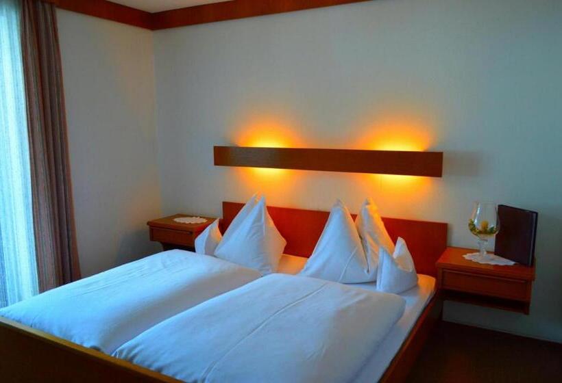 Quarto Estandar com Sacada, Gästehaus Kristall