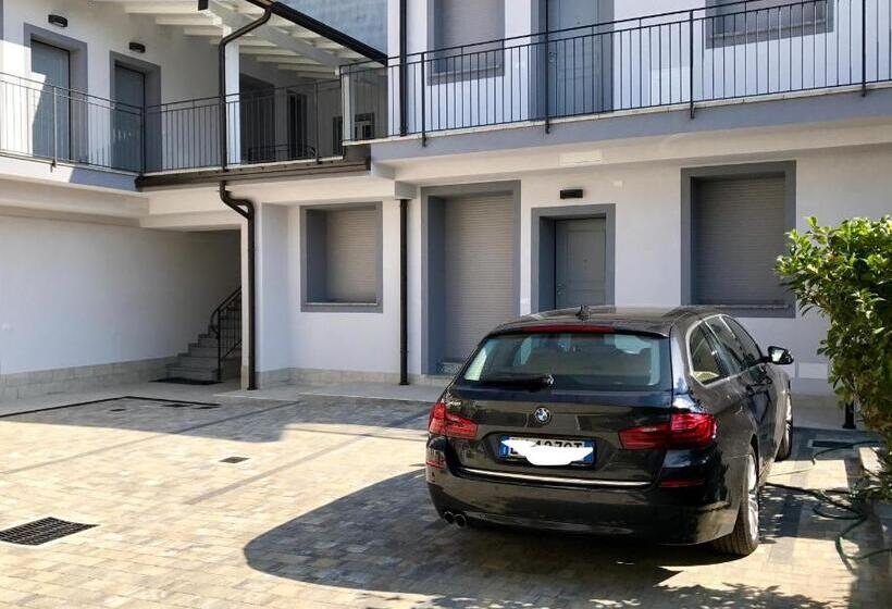 اتاق لوکس, Home