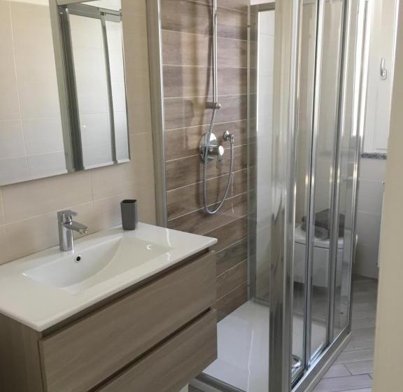 اتاق لوکس, Home