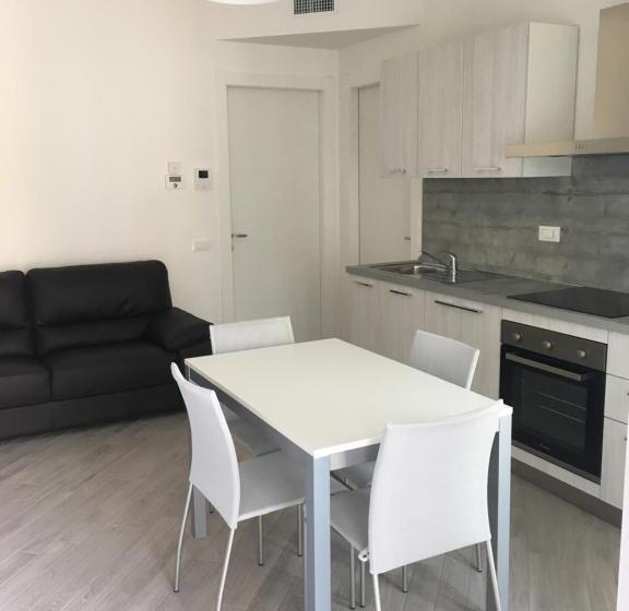 اتاق لوکس, Home