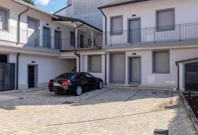 اتاق سوپریور خانوادگی, Home