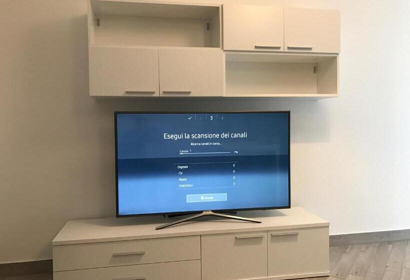 آپارتمان 2 خوابه, Home