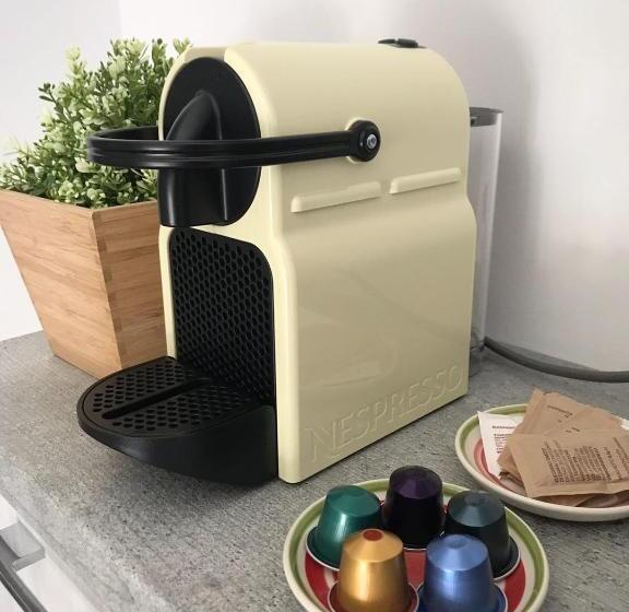 اتاق لوکس, Home