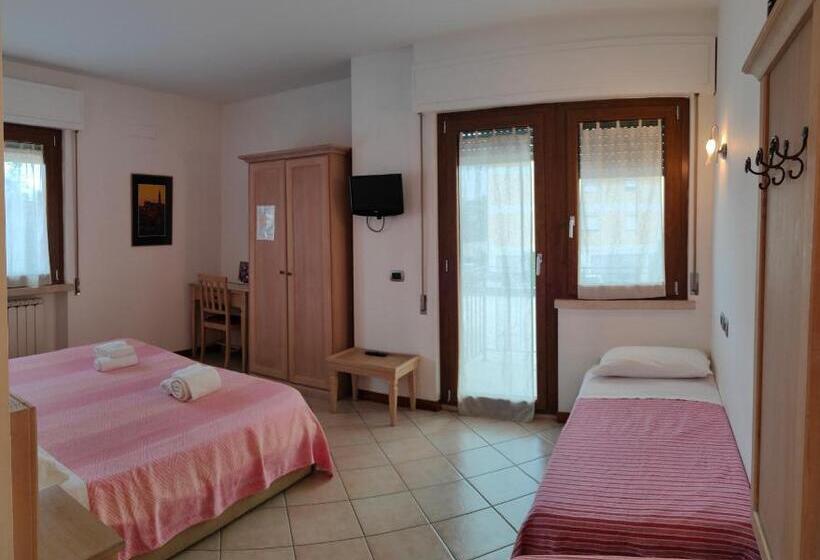 اتاق استاندارد سه نفره, Camere Rufino A Pochi Chilometri Dal Centro Di Perugia E Da Assisi
