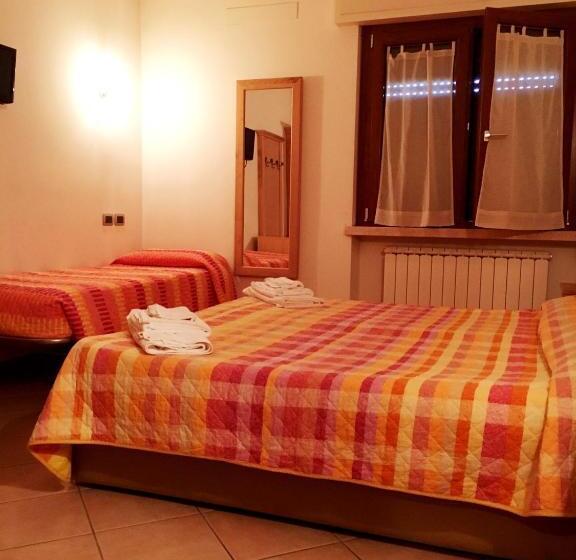 اتاق استاندارد چهار تخته, Camere Rufino A Pochi Chilometri Dal Centro Di Perugia E Da Assisi
