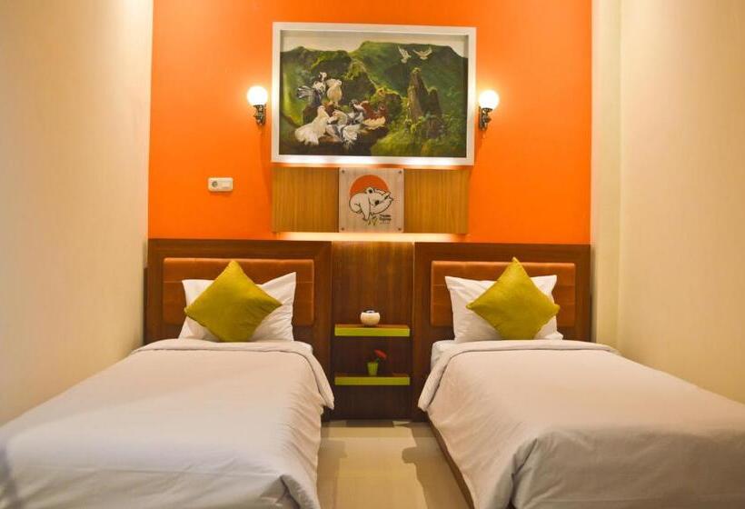 Номер Стандарт, The Cabin Tanjung Hotel Wonosobo