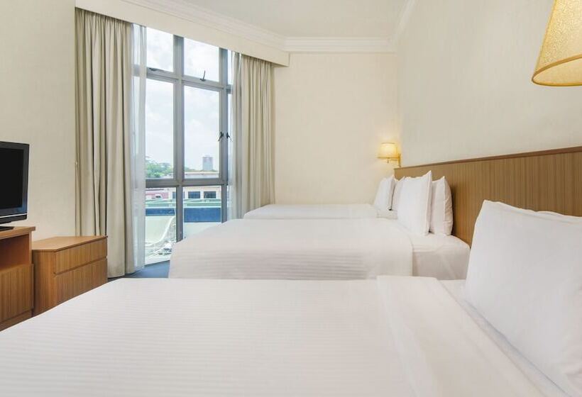 اتاق استاندارد سه نفره, New Cape Inn