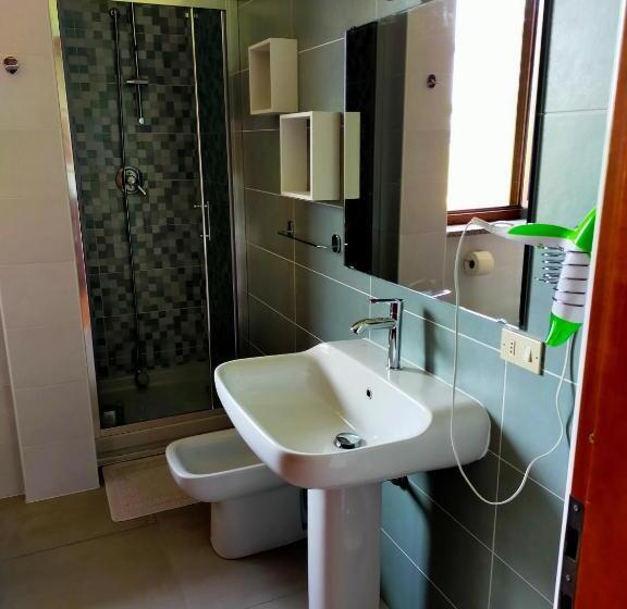 Standard room with outdoor bath, B&b Il Glicine Di Basiglio