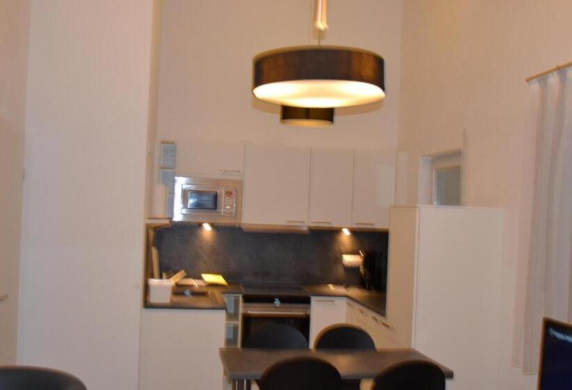 带1个卧室的带阳台的公寓, Aparthotel Sebastian