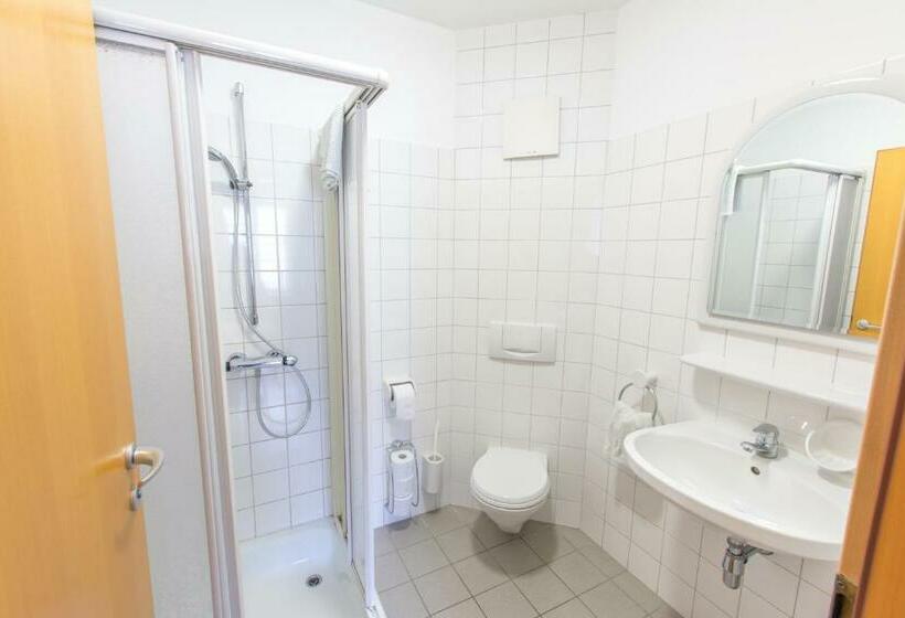 Семейный Номер, Jugendgästehaus Ulrichsberg