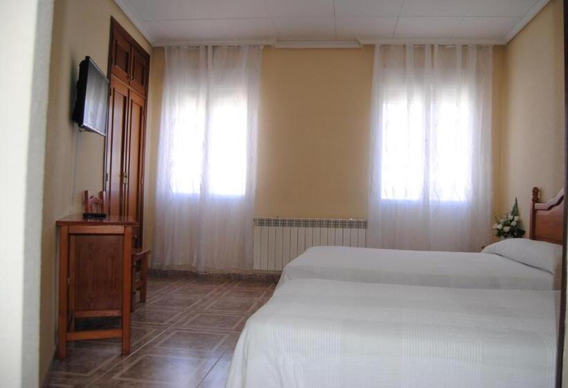اتاق استاندارد سه نفره, Hostal ávila