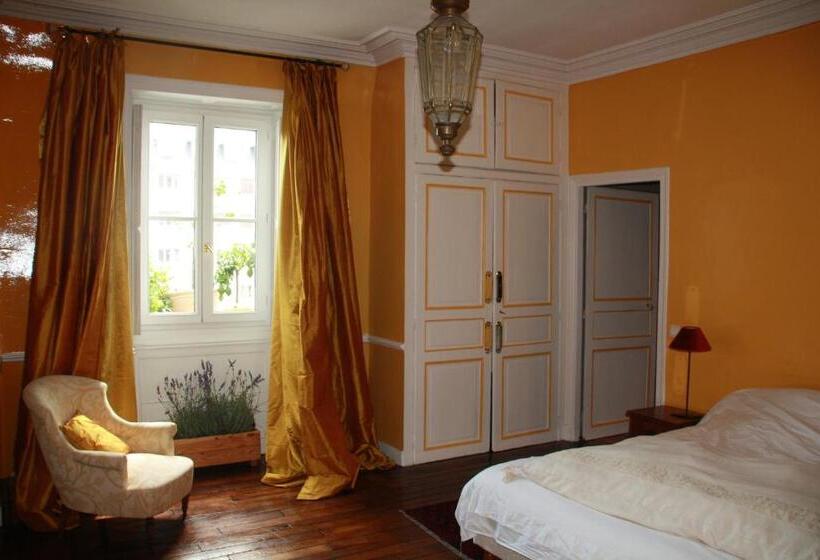 اتاق لوکس, La Maison Bleue