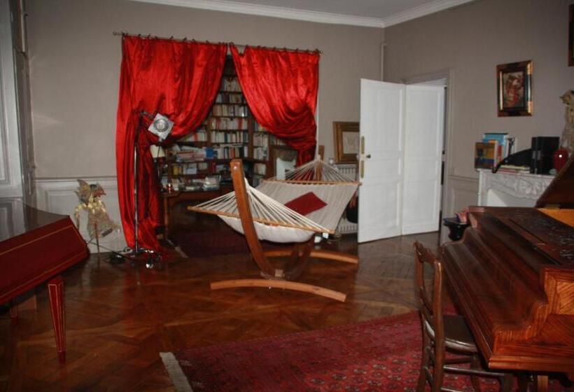 Standard room with outdoor bath, La Maison Bleue
