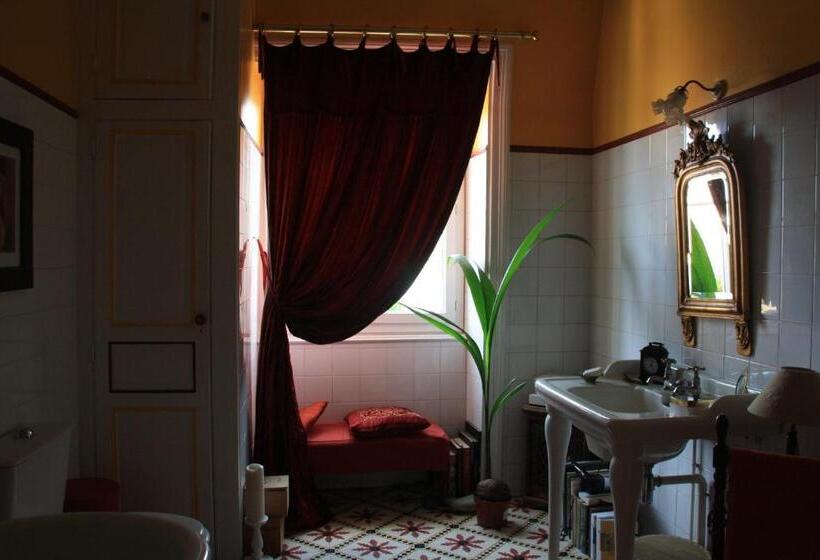 Standard room with outdoor bath, La Maison Bleue