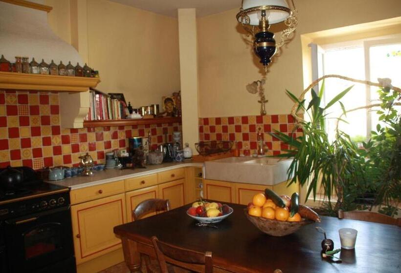 اتاق لوکس یک تخته, La Maison Bleue