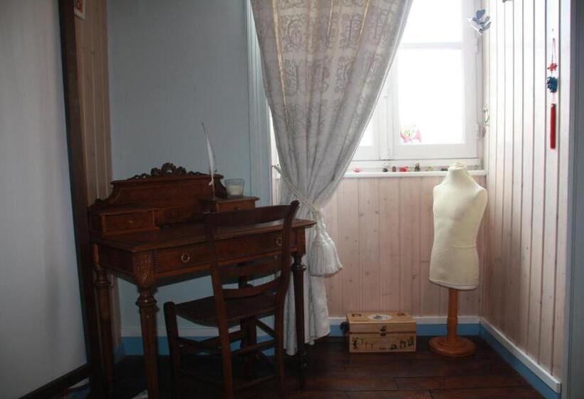 اتاق لوکس یک تخته, La Maison Bleue