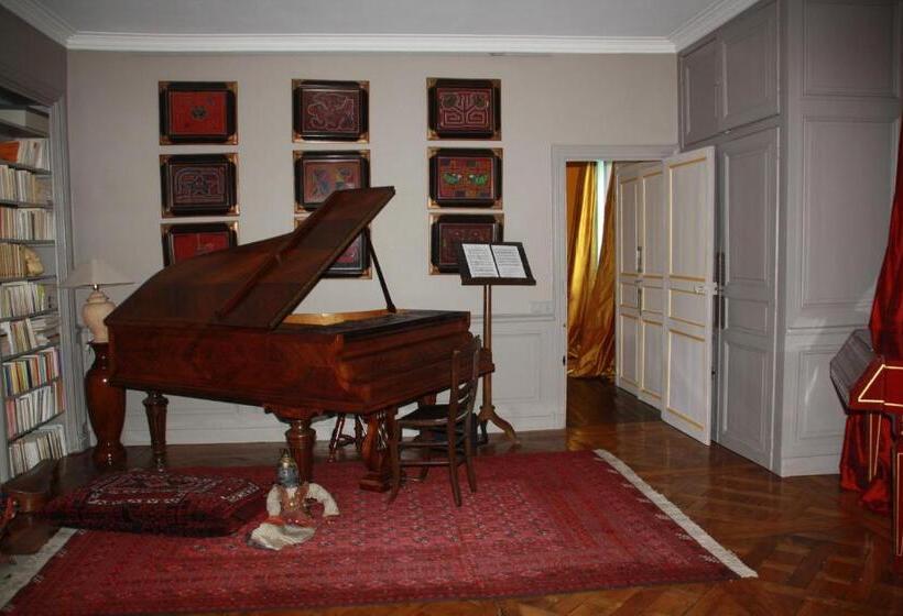 اتاق لوکس, La Maison Bleue