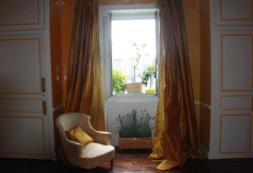 اتاق لوکس, La Maison Bleue