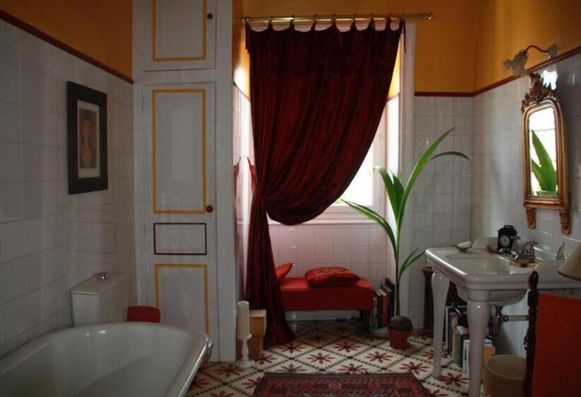 اتاق لوکس, La Maison Bleue