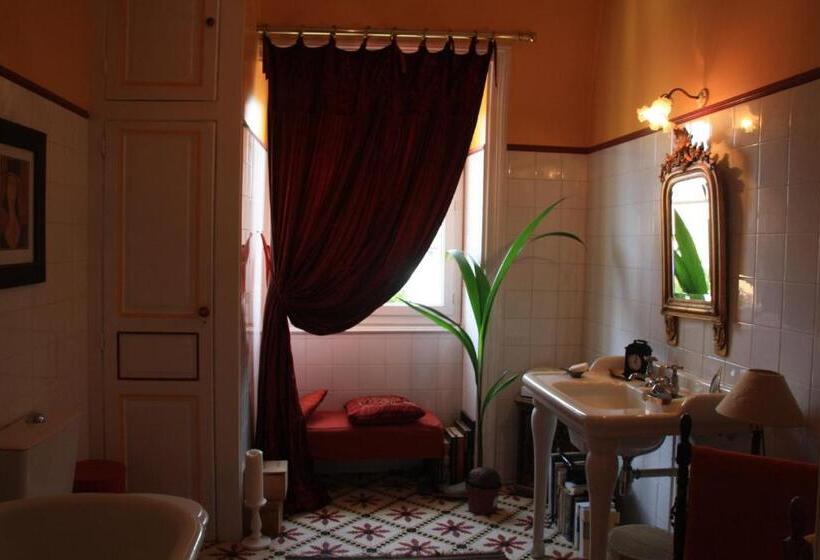 اتاق لوکس یک تخته, La Maison Bleue